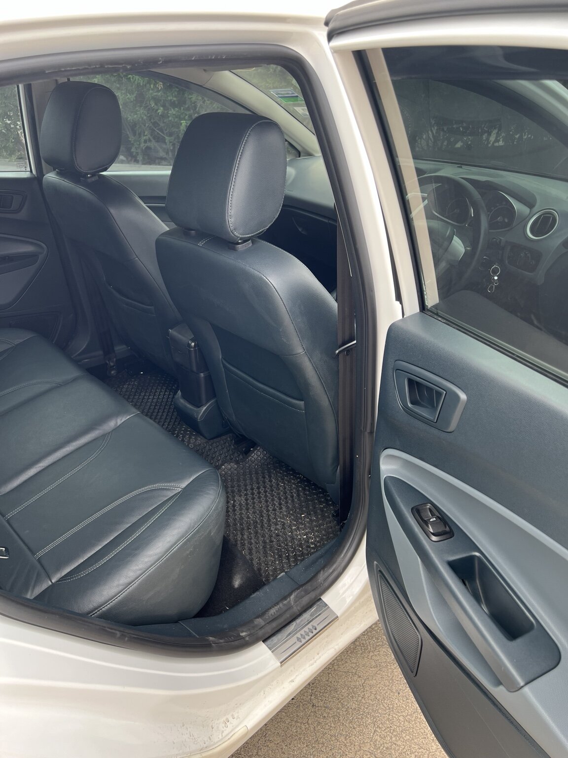 FORD Fiesta - 1,6 AT, 122 hp 2012 yi, Sedan — 3