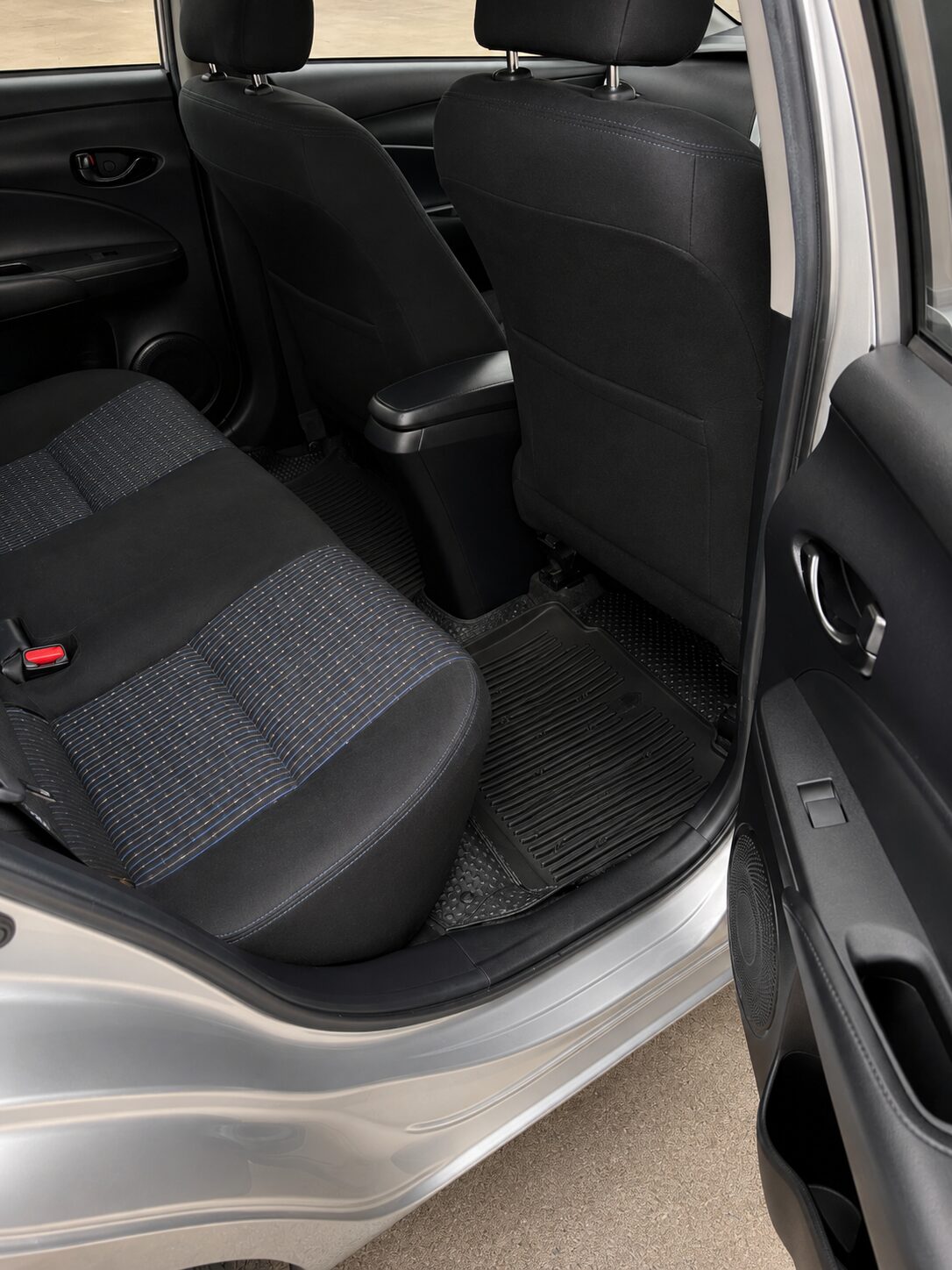 TOYOTA Yaris - 1,2 CVT, 86 hp 2018 yi — 4