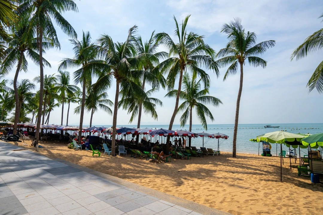 How to Get Around Pattaya Safely: Rules, Documents, Fines, and Real-World Practice