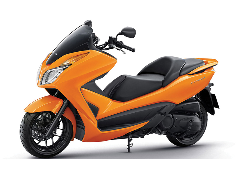 本田 Forza 300cc 踏板摩托车 2013 年款