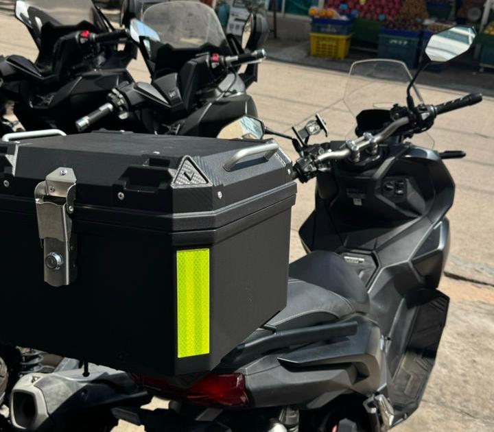 Motorbike Rental with Top Boxes – Comfort and Convenience for Your Rides